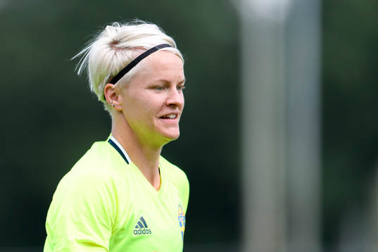 Nilla Fischer på en träning med det svenska landslaget