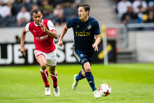 s Stefan Ishizaki jagas av Bragas Fransergio Barbosa
