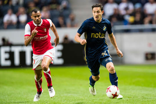 s Stefan Ishizaki jagas av Bragas Fransergio Barbosa