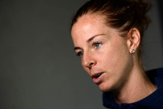 Lotta Schelin blir intervjuad på en pressträff med det