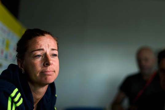 Lotta Schelin blir intervjuad på en pressträff med det