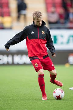 Östersunds Dennis Widgren värmer upp