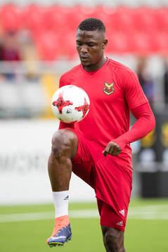 Östersunds Alhaji Gero  värmer upp