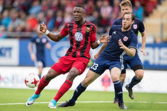 Östersunds Alhaji Gero mot FC Fola Esch Tom Laterza