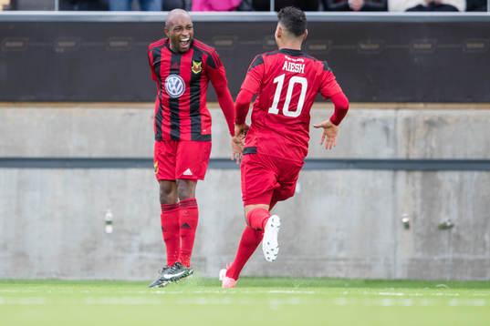 Östersunds Fouad Bachirou jublar