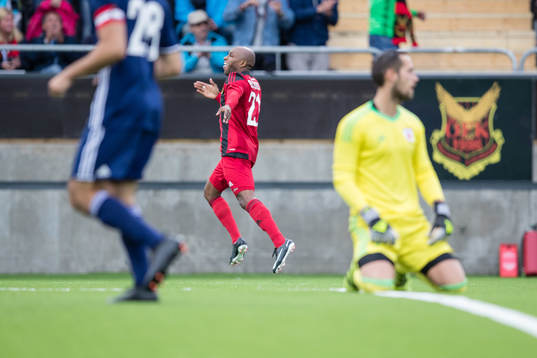 Östersunds Fouad Bachirou jublar