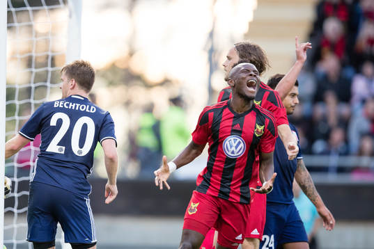 Östersunds Samuel Mensiro  deppar