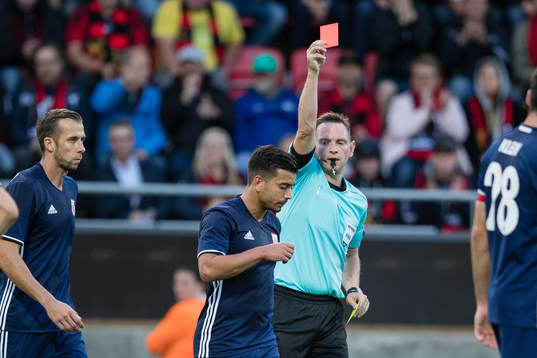 FC Fola Esch Mehdi Kirch får rött kort