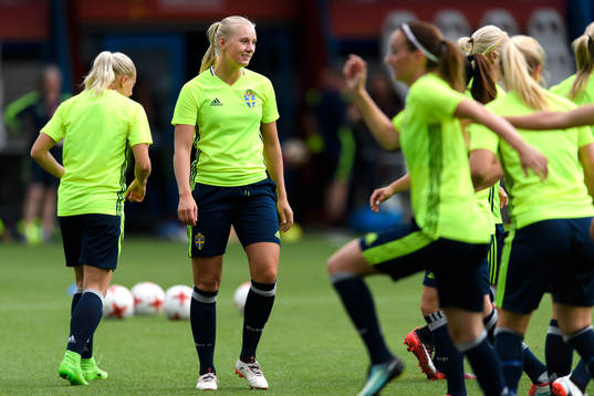Stina Blackstenius på en träning med det svenska