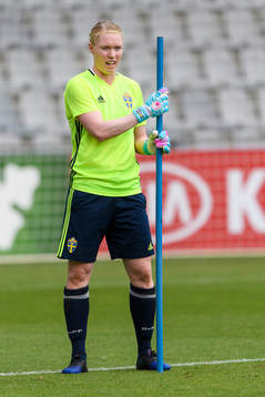 Målvakt Hedvig Lindahl på en träning med det svenska