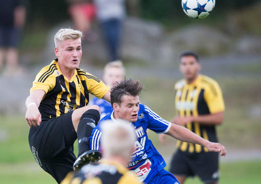 IFK Hässleholms Linus Svensson i matchen i division 2