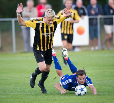 IFK Hässleholms Linus Svensson i matchen i division 2