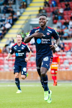 Helsingborgs Oke Akpoveta jublar