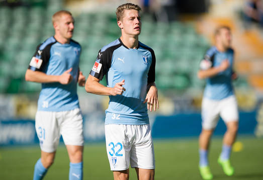 Malmö FFs Mattias Svanberg värmer upp