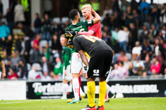 Jönköpings André Calisir och målvakt Anton Cajtoft