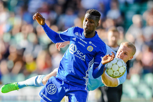 Sundsvalls Peter Wilson och Malmö FFs Franz Brorsson