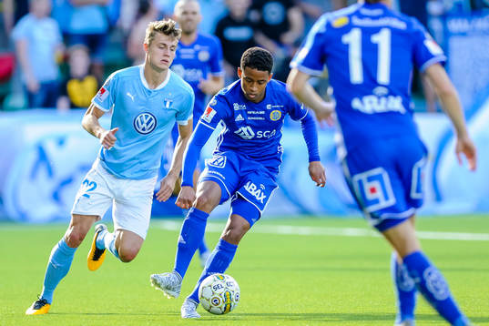 Malmö FFs Mattias Svanberg och Sundsvalls Jonathan Morsay