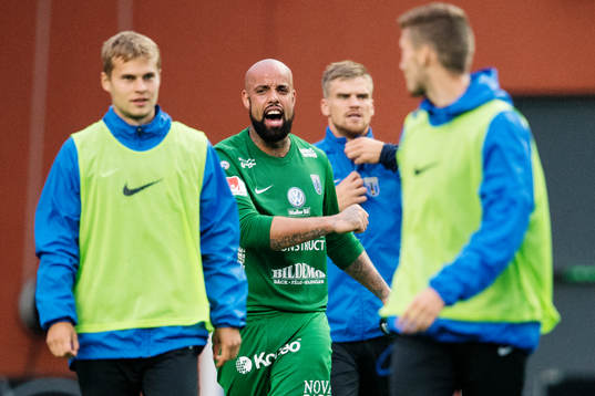 Sirius målvakt Joshua Wicks jublar