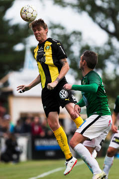 Hammarbys Birkir Már Saevarsson i en nickduell