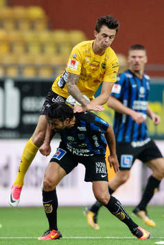 Elfsborgs Rasmus Rosenqvist i nickduell med Sirius Stefano