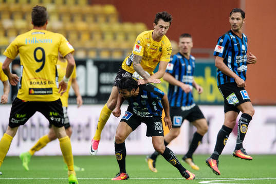 Elfsborgs Rasmus Rosenqvist i nickduell med Sirius Stefano