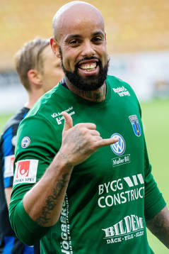 Sirius målvakt Joshua Wicks  jublar