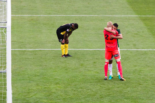 Hammarbys Serge-Junior Martinsson Ngouali deppar och