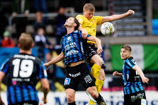 Sirius Philip Haglund i nickduell med Elfsborgs Joakim