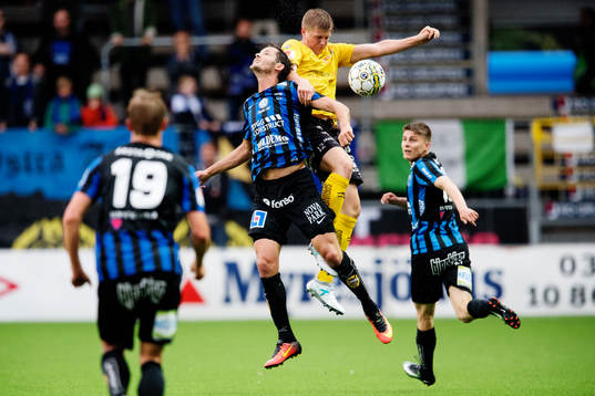 Sirius Philip Haglund i nickduell med Elfsborgs Joakim