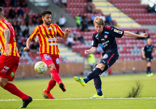 Helsingborgs Adam Eriksson testar skott