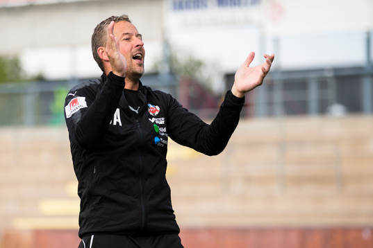 Helsingborgs målvaktstränare Daniel Andersson  tackar