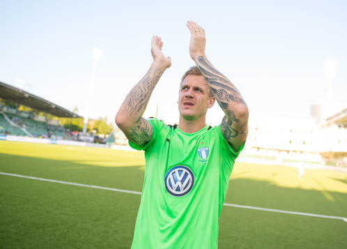 Malmö FFs målvakt Johan Dahlin  jublar
