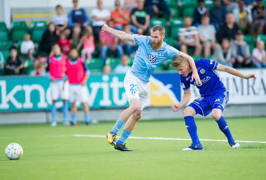 Malmö FFs Jo Inge Berget i kamp mot Sundsvalls Eric