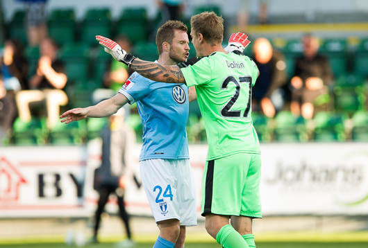 Malmö FFs Lasse Nielsen och målvakt Johan Dahlin jublar
