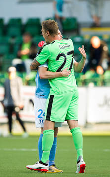 Malmö FFs Lasse Nielsen och målvakt Johan Dahlin jublar