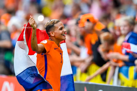 Hollands Shanice van de Sanden jublar