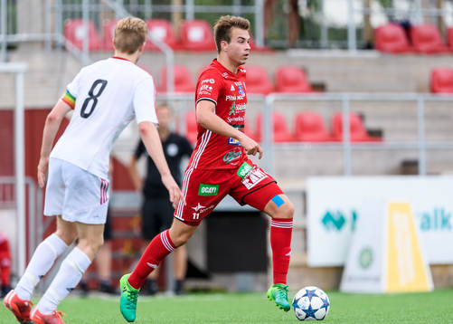 Piteås Alex Naylor med bollen