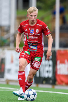 Piteås Johannes Lidström med bollen