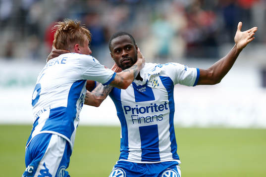 IFK Göteborgs Sebastian Eriksson jublar med Vajebah Sakor