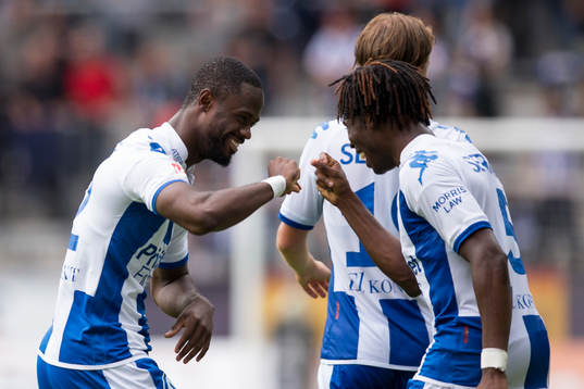IFK Göteborgs Vajebah Sakor jublar ihop med Sam Adekugbe