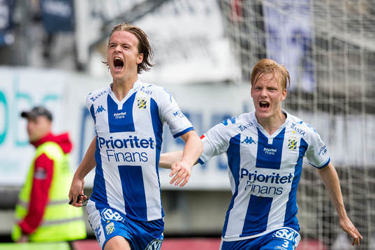 IFK Göteborgs August Erlingmark jublar med Billy Nordström