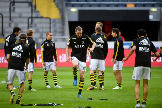 s Nils-Eric Johansson värmer upp