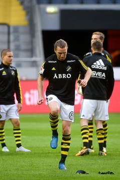 s Nils-Eric Johansson värmer upp