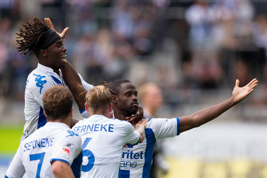 IFK Göteborgs Vajebah Sakor jublar med lagkamrater