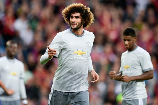 Manchester Uniteds Marouane Fellaini jublar
