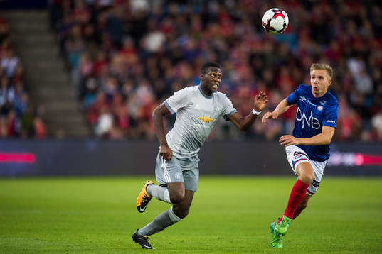 Manchester Uniteds Evans Timothy Fosu-Mensah och