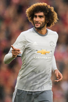 Manchester Uniteds Marouane Fellaini jublar