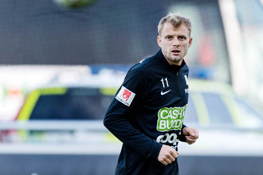 Varbergs Jakob Olsson före fotbollsmatchen i Superettan