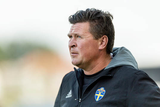 Domare Antti Kanerva före fotbollsmatchen i Superettan