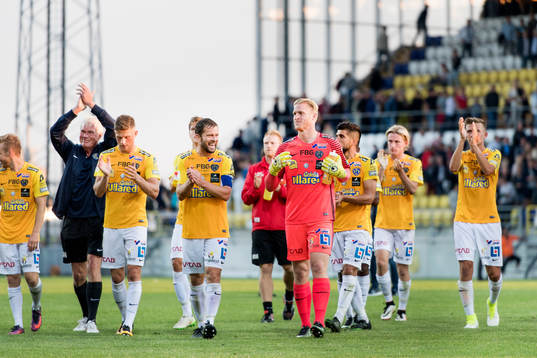Falkenbergs spelare jublar